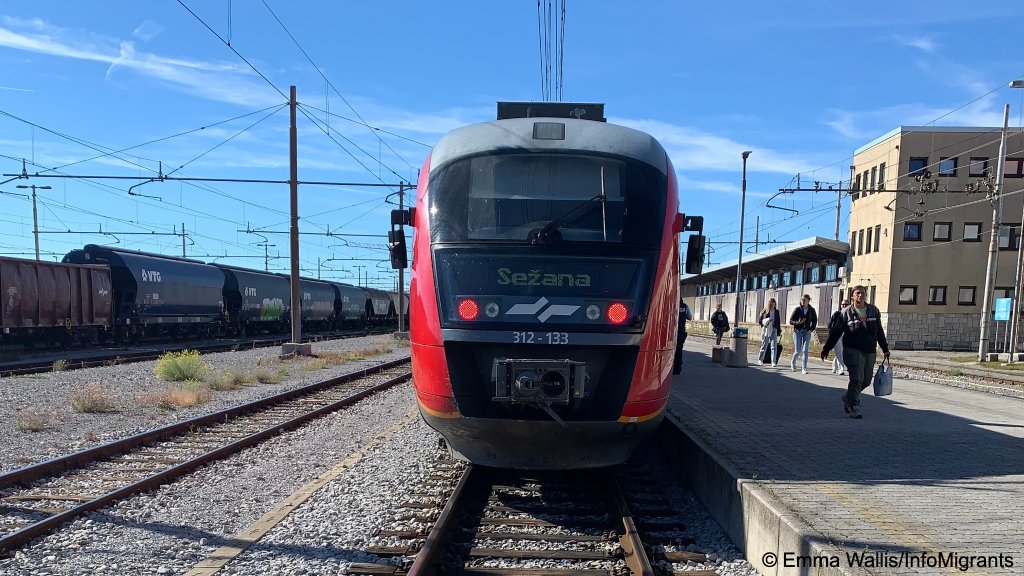 One member of the train personnel said that the police checks are making it difficult for them, as migrants believe that they are the ones calling the police and can be hostile towards them. We are not calling the police, he underlined | Photo: Emma Wallis / InfoMigrants
