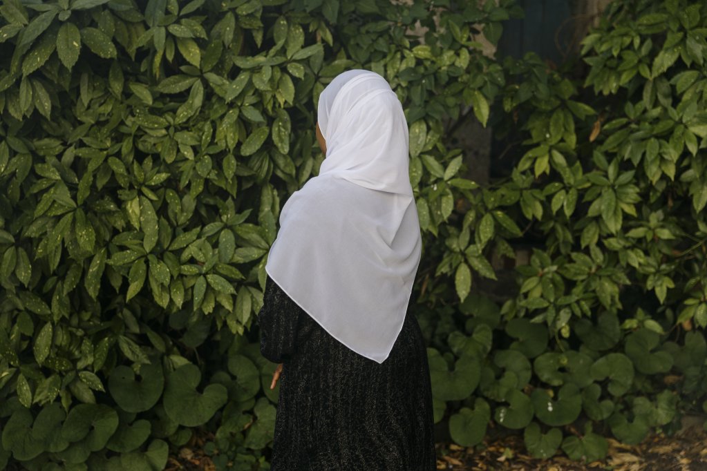Anab in the courtyard of her residence | Photo: Valentina Camu / Divergence