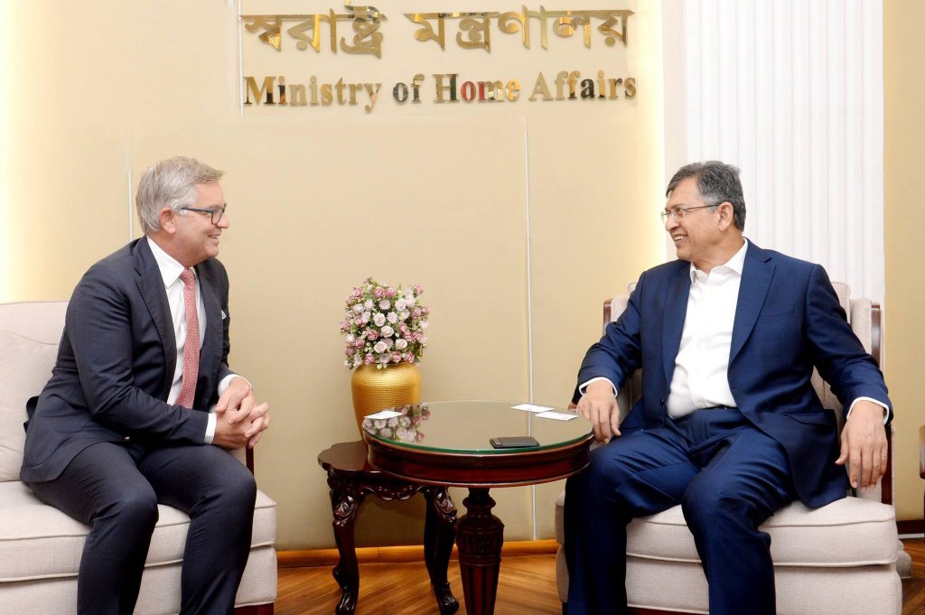 The EU and Bangladesh have been cooperating over migration issues. Here EU Commissioner for Migration and Home Affairs Magnus Brunner meets Bangladesh Home Minister Salahuddin Ahmed at the Bangladesh Secretariat in Dhaka on Monday October 12 | Photo: Bangladesh Home Affairs Ministry