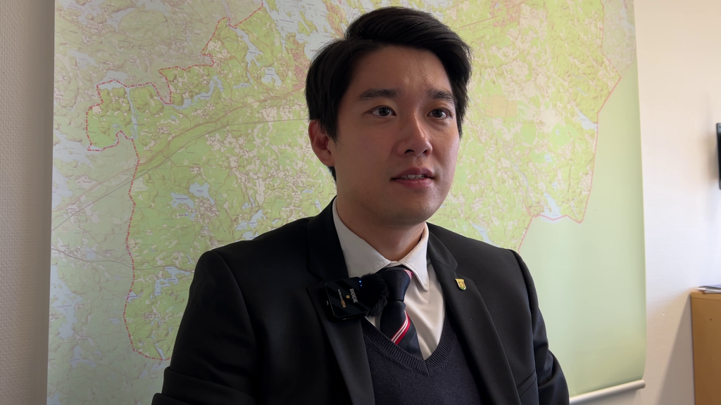 Lappeenranta city official Ding Ma in his office | Photo: Ben Bathke/InfoMigrants