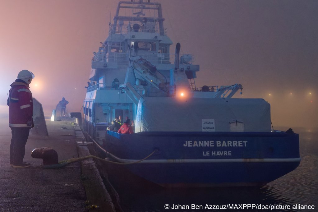 The Jeanne Barret boat brought the rescued migrants back to the port of Boulogne | Photo: Johan Ben Azzouz / picture alliance / dpa / MAXPPP