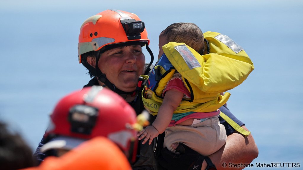 A woman holds a child aboard the Ocean Viking during Maltese search and rescue (SAR) zone in the central Mediterranean, September 8, 2026 | Photo: Stephane Mahe/REUTERS