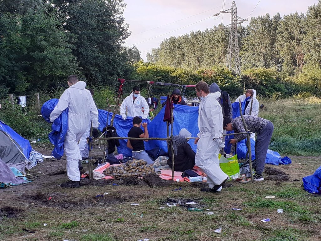 W Calais wysiedlenia i demontaż obozów dla wygnańców odbywają się prawie codziennie.  źródło: Utopia 56