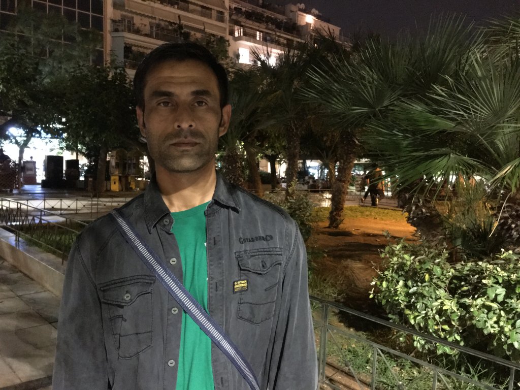 قال خالد إنه يشعر بالأسف لأنه غير قادر على العمل