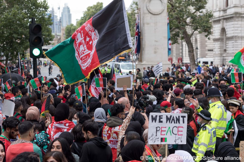 File photo: Many Afghans in exile continue to reject Taliban rule in their home country, as seen here during a protest outside Downing Street in London in August 2021 | Photo: Belinda Jlao/ZUMAPRESS/picture alliance