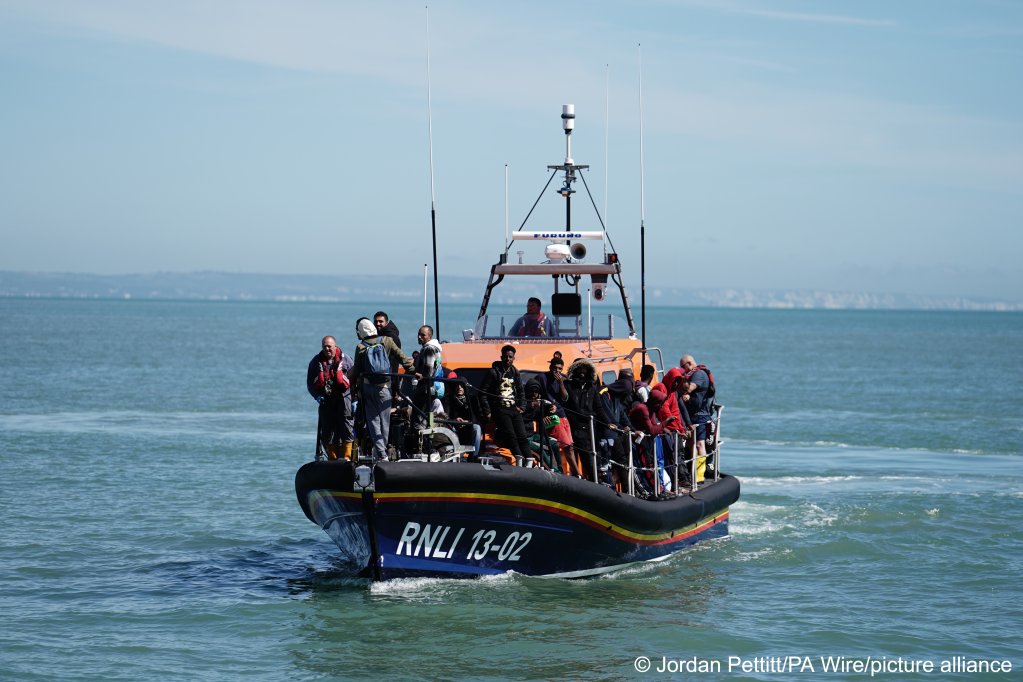 A group of migrant is brought in to the UK following a small boat incident in the English Channel on August 16, 2023 | Photo: Jordan Pettitt/PA Wire