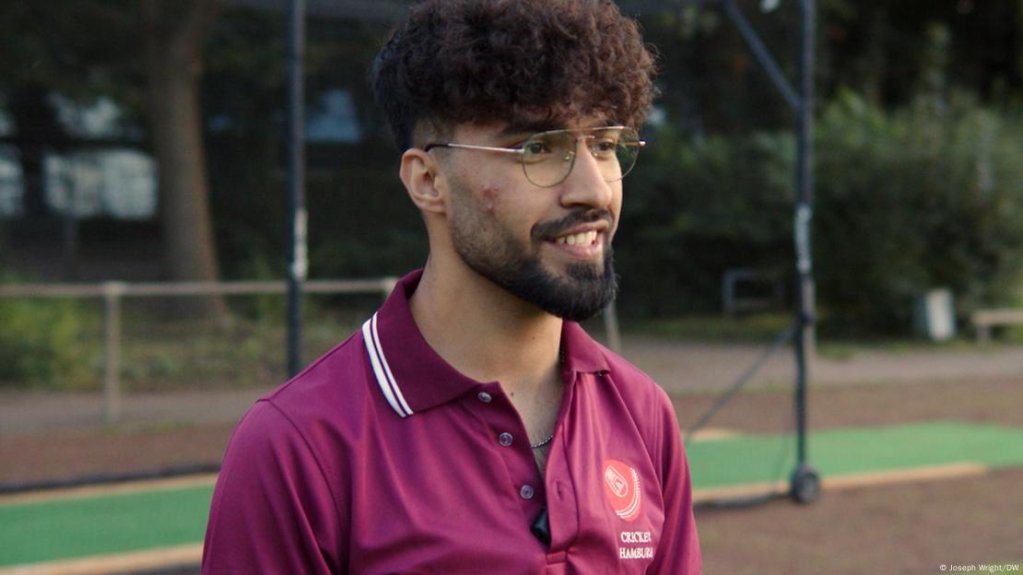 Cricket has helped Nazir Ahmad Wahidi feel more at home in Germany | Photo: Joseph Wright/DW