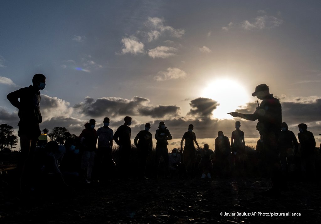 Migrants leaving Morocco either try to cross the Mediterranean towards Spain, or attempt the Atlantic route towards the Canary Islands, also part of Spain | Photo: Javier Bauluz /AP Photo/ picture alliance