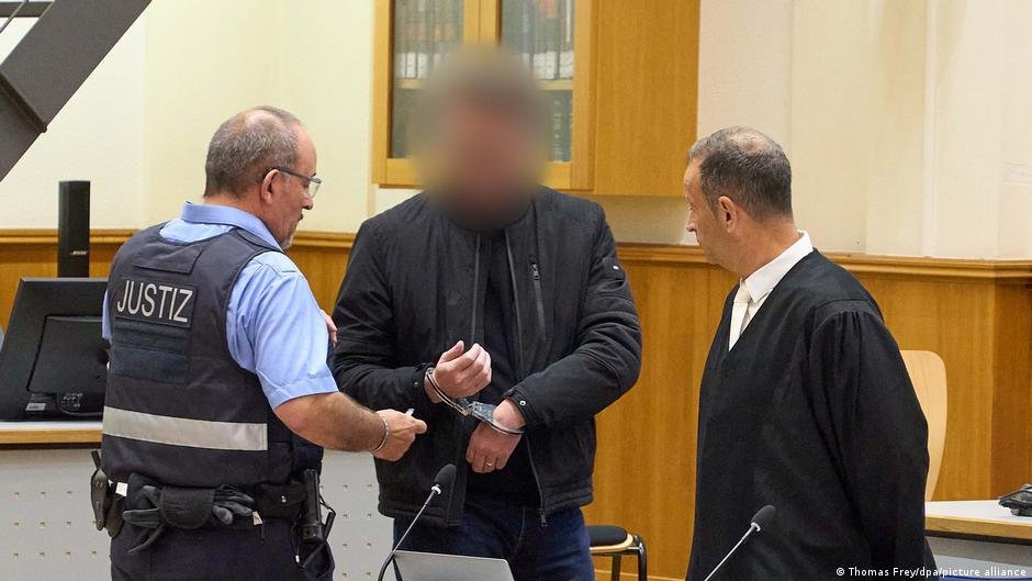File photo: Peter S.*, a now 52-year-old former neo-Nazi skinhead, was found guilty of setting fire to a home for asylum-seekers in 1991 | Photo: Thomas Frey/dpa/picture alliance