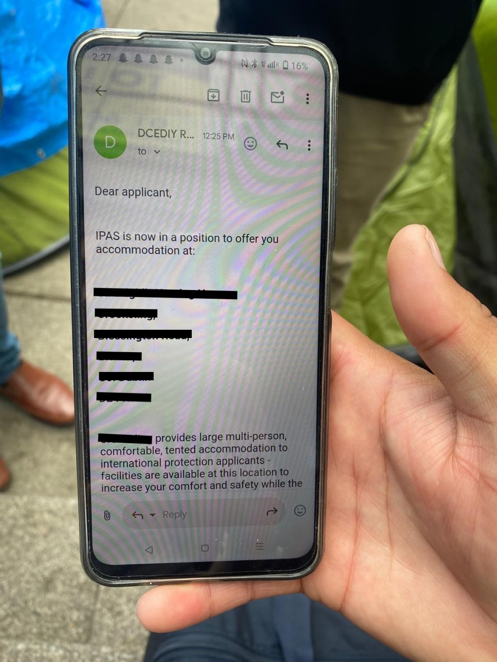 Authorities indicate the address of where asylum seekers will be accommodated. Dublin, July 3, 2024 | Photo: InfoMigrants