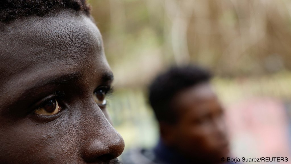 File photo used as illustration: Some of the young migrants arriving on the Canary Islands are initially assessed as adults, before sometimes being able to challenge this assessment | Photo: Borja Suarez / Reuters
