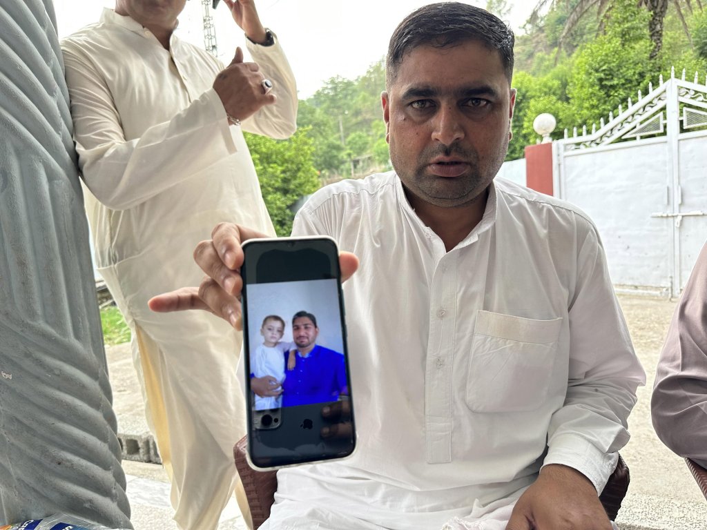 A cousin of Pakistani Abdul Islam, one of the missing victims of the incident involving a fishing boat that sank off the coast of Pylos, Greece, on June 14, 2023 | Photo: EPA/SOHAIL SHAHZAD