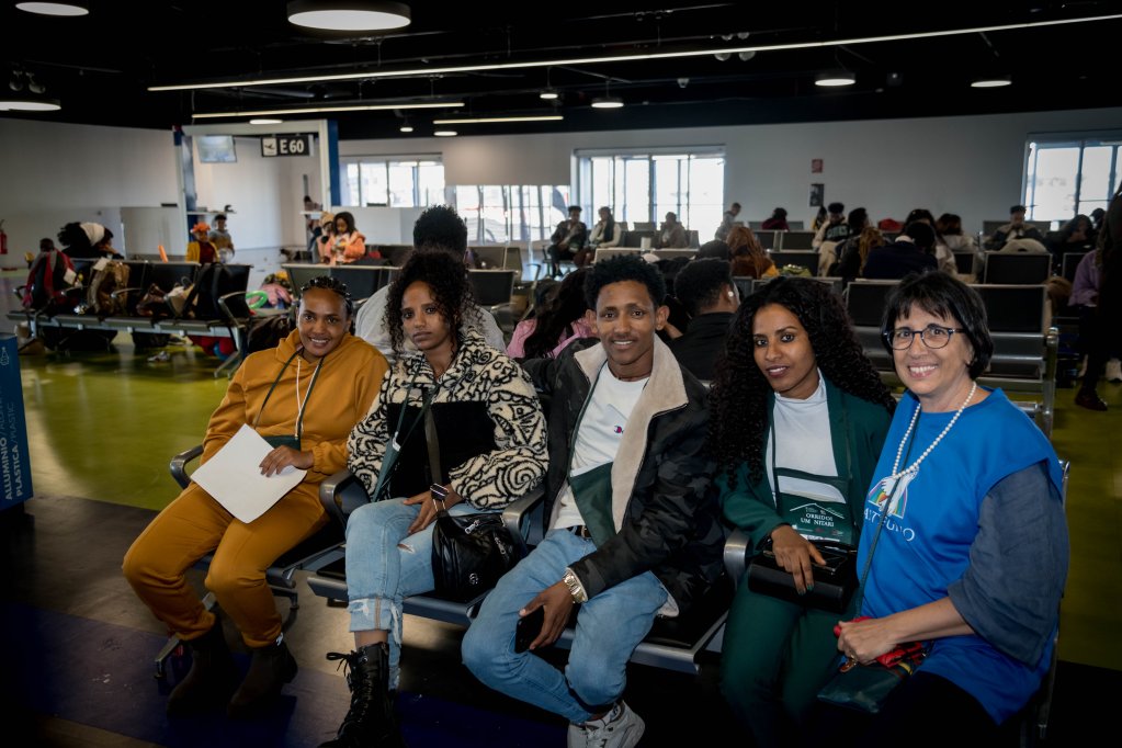 Cecilia Pani meets Ethiopian refugees at Rome's airport as they arrive via one of the organization's humanitarian corridors | Photo: Communità di Sant'Egidio Press Office