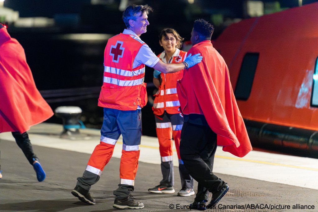 File photo used as illustration: Sanchez praised the 'humanity' of the welcome people in the Canary Islands offered migrants as they arrived after a hard voyage across the Atlantic | Photo: Abaca Press / Europa Press / picture alliance