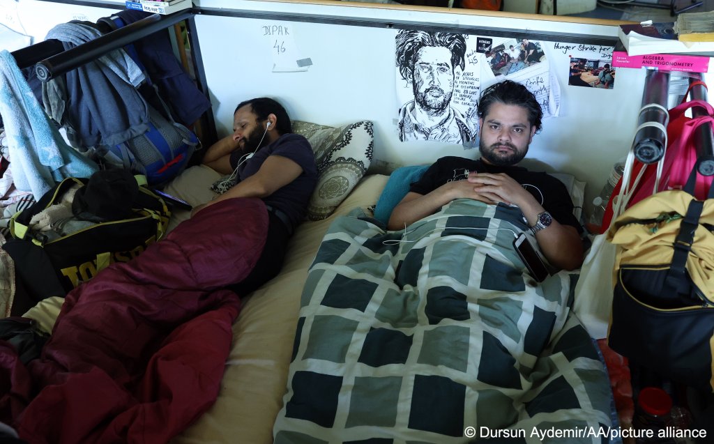 Hundreds of migrants had occupied a church and university buildings in Brussels for months to demand residence papers | Photo: Dursun Aydemir/AA/picture alliance
