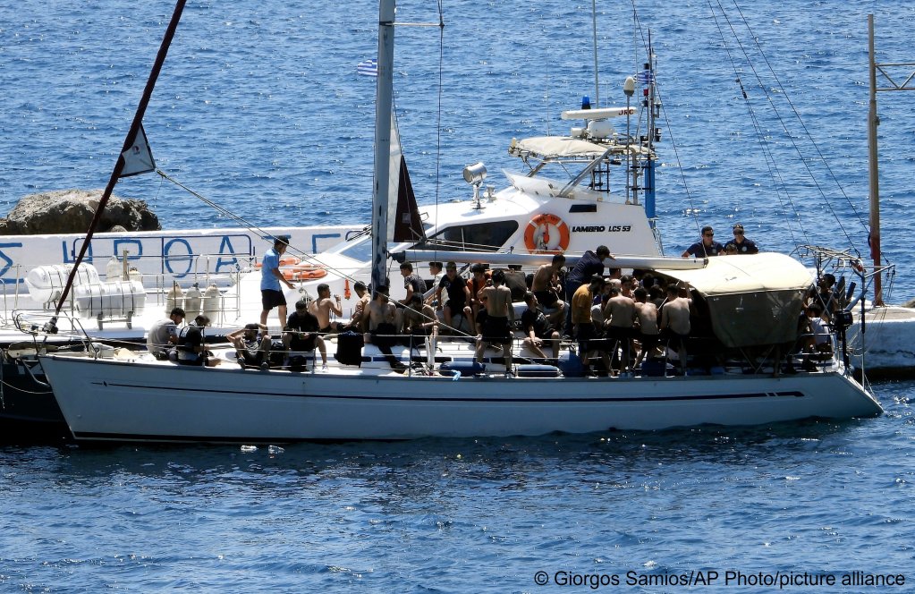 The second sailboat to arrive on Kythera on Wednesday was carrying about 50 migrants | Photo: Giorgos Samios/kythera.news via AP