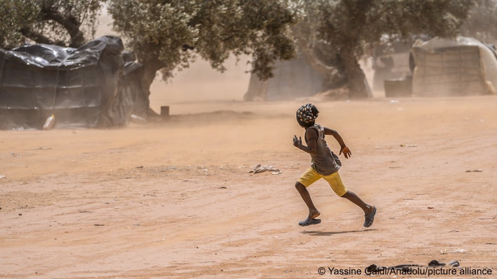 File photo: The Tunisian authorities moved into camps like these around the port town of Sfax. Sfax is a popular jumping off point for migrants wishing to make the Mediterranean crossing towards Europe | Photo: Yassine Gaidi / Anadolu / picture alliance