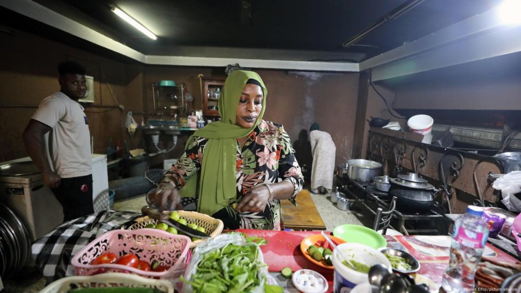 Since April 2023, the number of Sudanese refugees registered with UNHCR in Egypt has multiplied five-fold, reaching a staggering 300,000 individuals | Photo: Khaled Elfiqi/picture alliance