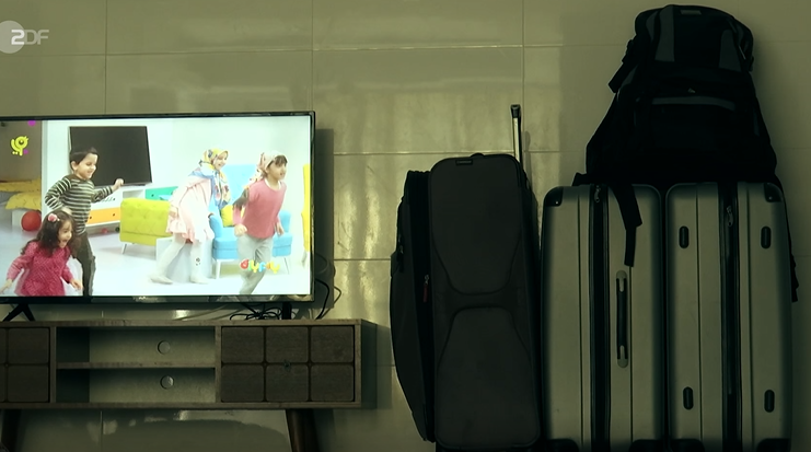 Packed suitcases stand waiting in Tehran but Fatima and her family are worried that their visas will expire before they can fly | Source: ZDF report April 11, 2023