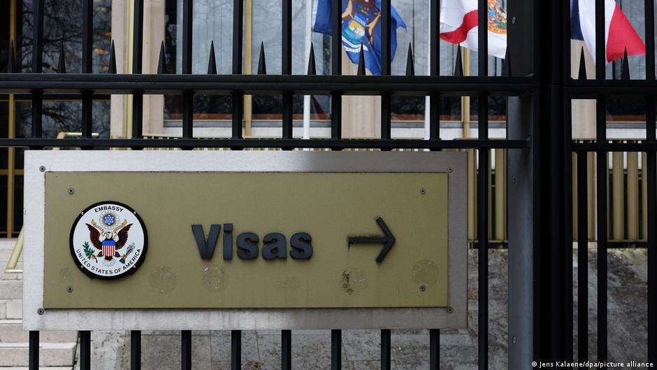 Several OECD countries have raised criteria for work-based visas for foreign nationals | Photo: Jens Kalaene/dpa/picture alliance