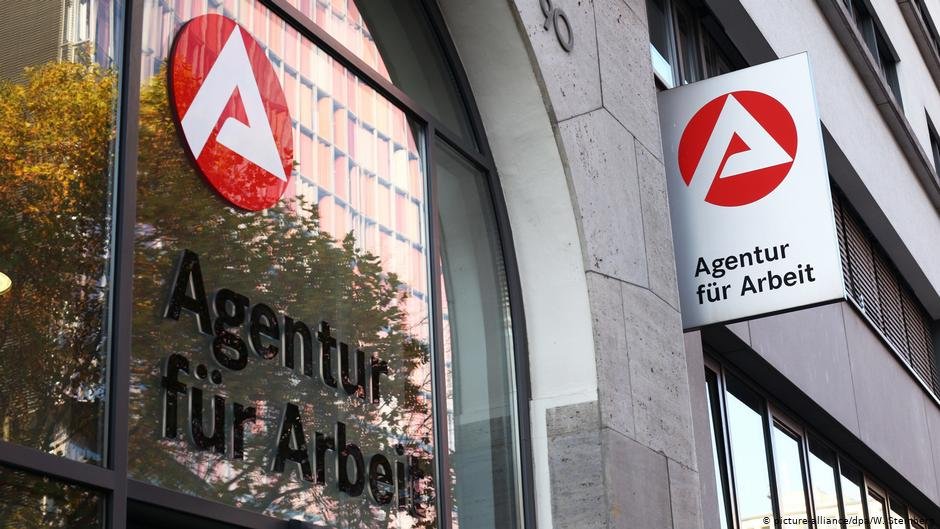 From file: The German Federal Employment Agency (Bundesagentur für Arbeit) | Photo: picture-alliance/dpa/W. Steinberg