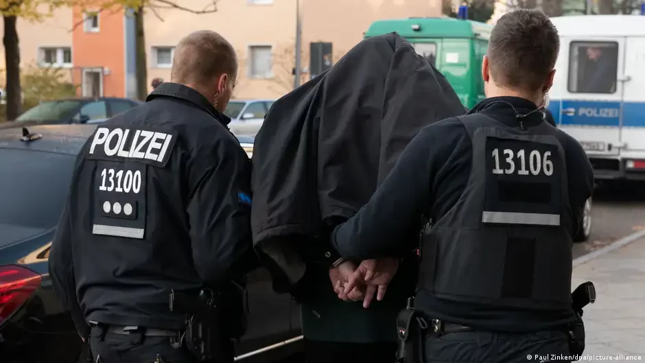 German police occasionally carry out raids against organized crime, like here in Berlin in 2018 | Photo: Paul Zinken/dpa/picture-alliance