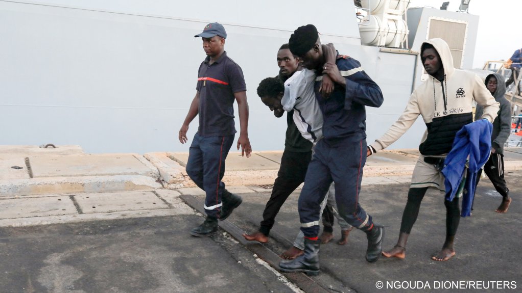 A migrant is forcibly being returned to Senegal after being intercepted on the way to the Canary Islands on November 3, 2023 | Photo: Reuters/Ngouda Dione