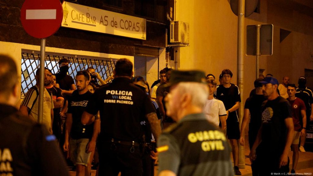 Spain's government has deployed additional officers to Torre Pacheco to avoid further violence | Photo: MartA­n C./Europa Press/IMAGO