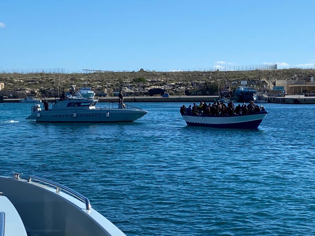 (Picture from file showing the arrival of two boats in November 2020) Two boats reportedly reached Lampedusa under their own steam, carrying about 99 migrants on board. | Photo: ANSA