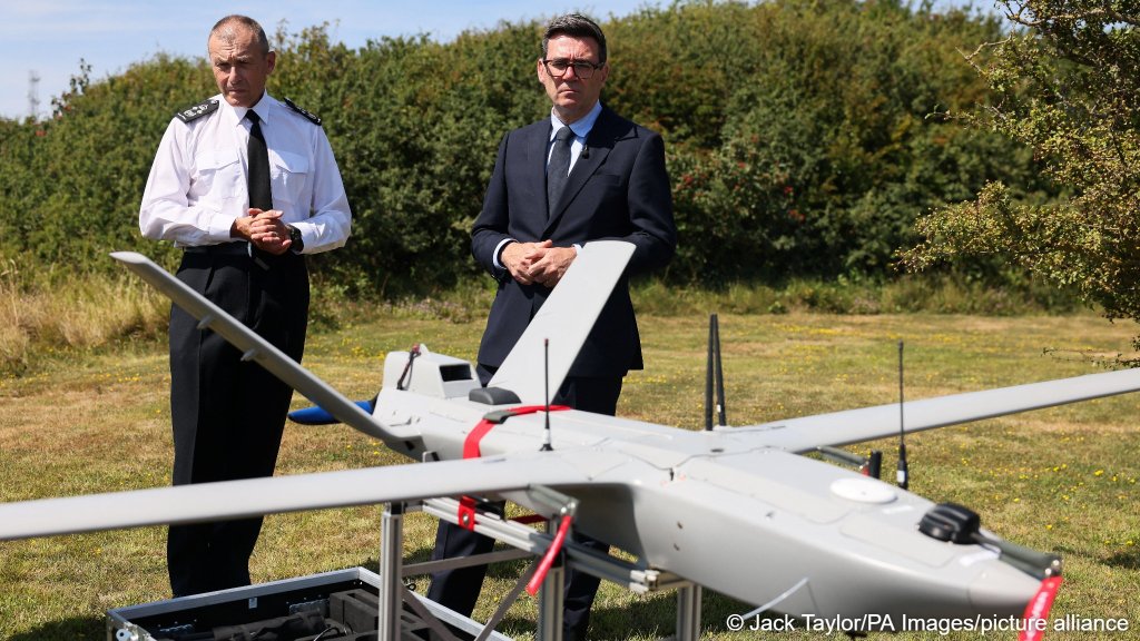 While in Kent, Burnham visited HM Coastguard Maritime Rescue Coordination Center in Dover | Photo. Jack Taylor / PA Wire / picture alliance
