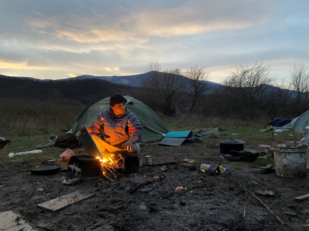 Latif, un jeune Afghan à la frontière entre la Bosnie et la Croatie, en décembre 2021. Crédit : Charlotte Boitiaux/InfoMigrants