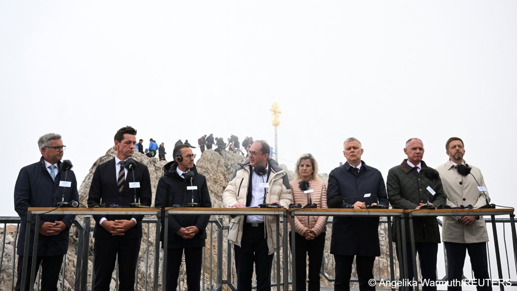 The assembled ministers at the Zugspitze summit on July 18 in Germany promised to 'go strong on returns' and tighten their migration policies still further | Photo:  Angelika Warmuth / Reuters
