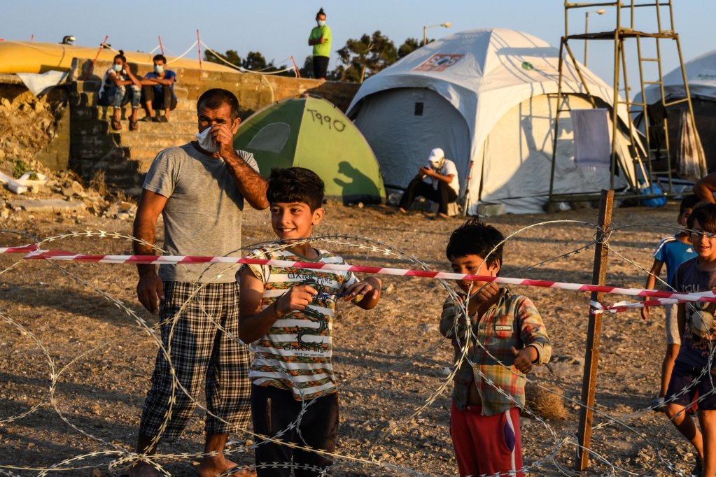 The Greek government will build closed camps for asylum seekers on Lesbos island | Photo: EPA/V. Papantonis