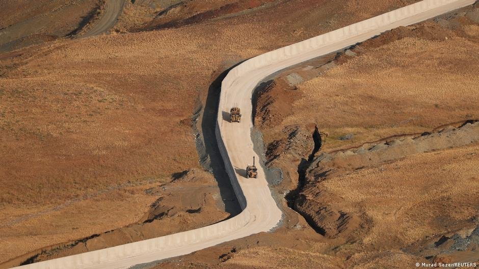 Turkey has extended its border wall to Iran, making it even more difficult to enter the country | Photo: Reuters