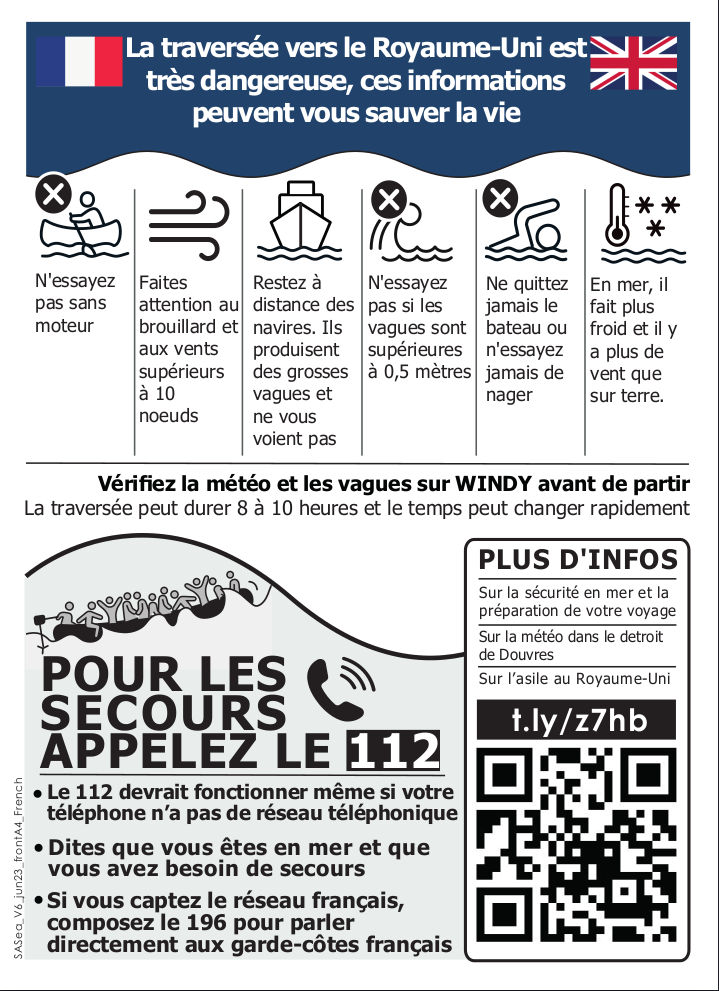 Les associations distribuent dans les campements des flyers d'informations en plusieurs langues sur les dangers de la traversée de la Manche. Crédit : InfoMigrants