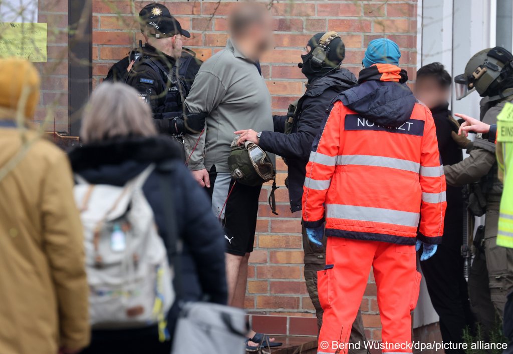 The special police unit is seen taking several people out of the church property on December 20 | Photo: Bernd Wüstneck/dpa/picture alliance