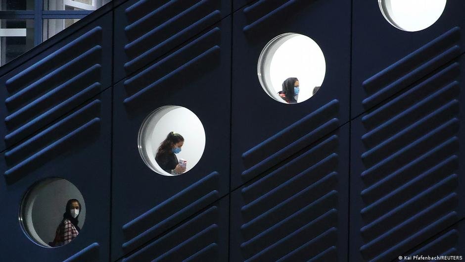 Various countries, including Germany, have evacuated Afghans from Kabul since the takeover of the Taliban and many of them now face criticism over the need to find adquate housing for them | Photo: Kai Pfafenbach/Reuters