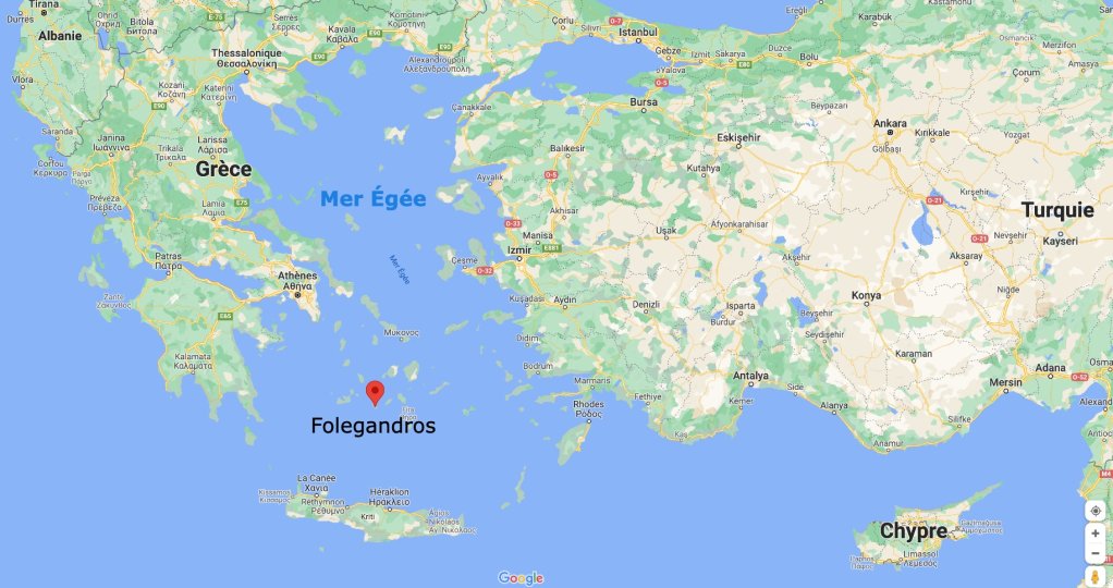 L'île de Folegandros est située dans le sud des Cyclades, en pleine mer Égée. Crédit : Google map
