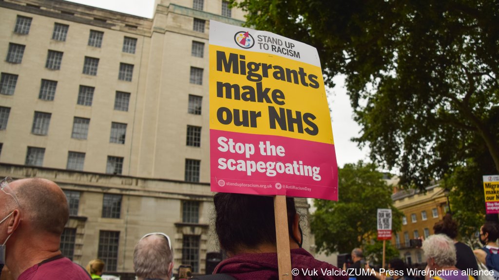 File photo: There are many migrants working in the British public health service (NHS) and care services across the UK | Photo: Vuk Valcic / Sopa Images / Zuma Wire / picture alliance