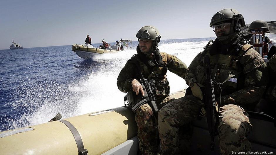 Until at least 2016, 'Operation Sophia' and rescue organizations worked hand in hand | Photo: Picture-alliance/dpa/G.Lami