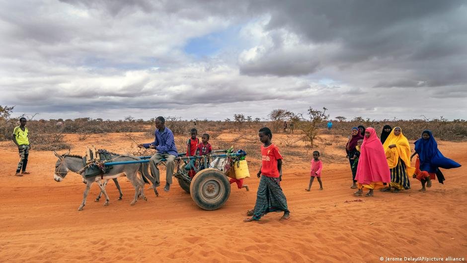Displacement due to poverty and persecution force many people to leave their homes - which arguably could be avoided with more funds being allocated to foreign aid and development | Photo: Jerome Delay/AP/picture-alliance
