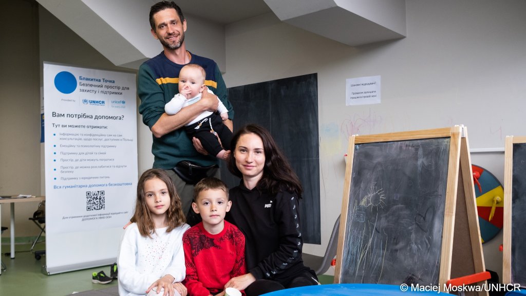 File photo: Refugees from Ukraine at a Blue Dot Safe Space, Protection and Support Hub in UNHCR's cash enrolment center in Poland in May 2022 | Photo: Maciej Moskwa / UNHCR