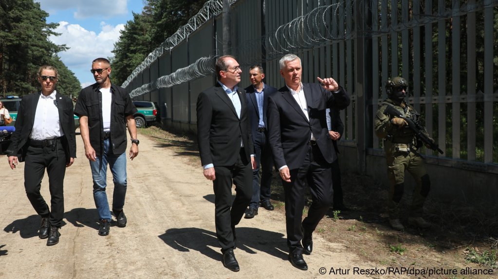 Polish Interior Minister Tomasz Siemoniak (center right) and German Interior Minister Alexander Dobrindt (CSU, center left) visit the Polish-Belarusian border in the village of Polowce-Pieszczatka, in northeastern Poland, July 21, 2025. They both agree they need to fortify the EU's external borders | Photo: picture-alliance