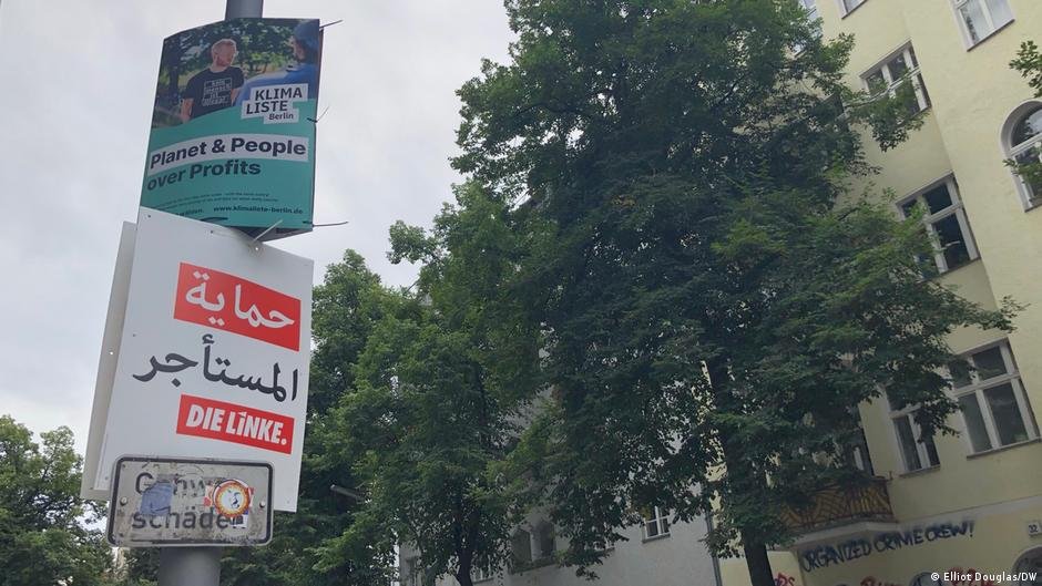 Few parties directly address immigrant voters with their election posters | Photo: Elliot Douglas/DW