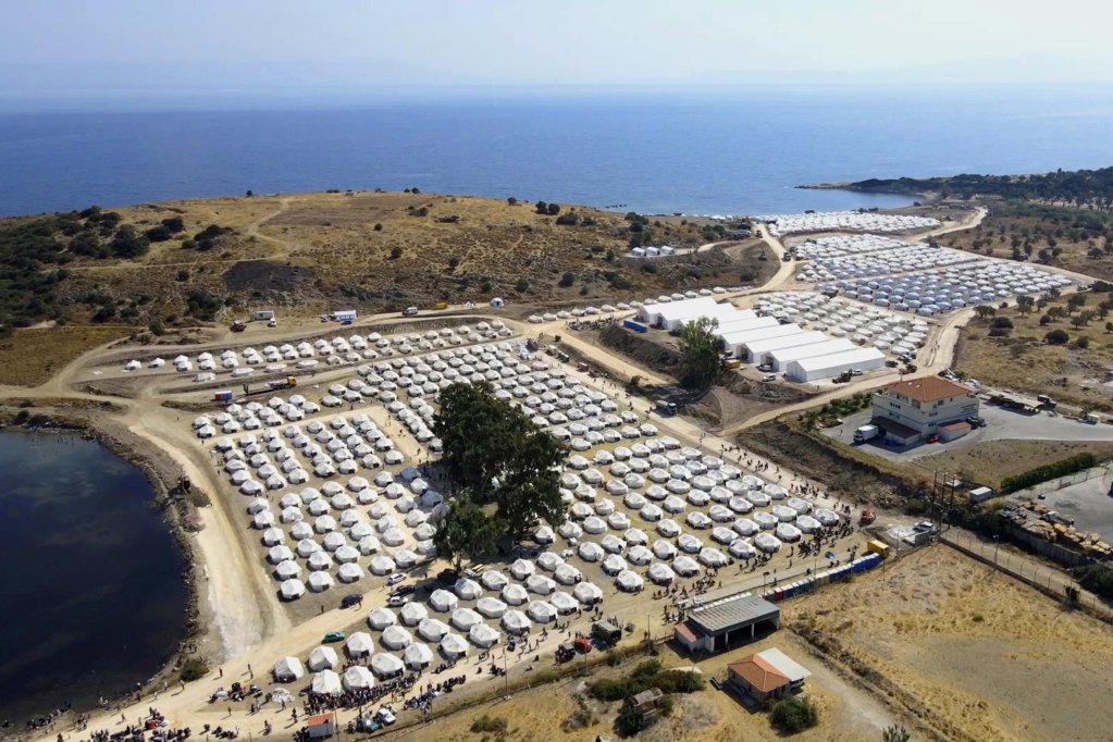 Le centre pour demandeurs d'asile de Lesbos, en Grèce. Crédit : EPA/Vangelis Papantonis