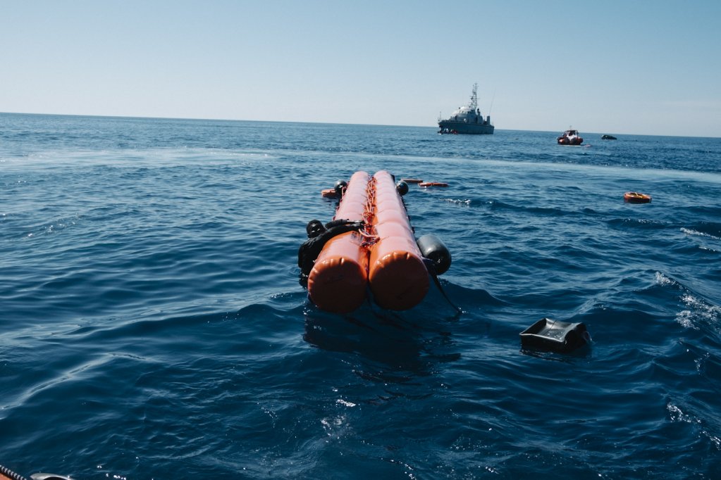Many people were already struggling to survive in the sea when the crew of the Sea-Watch 3 arrived. A Libyan coastguard boat was also present | Photo: Twitter feed @Seawatch_intl Michél Kekulé / Seawatch