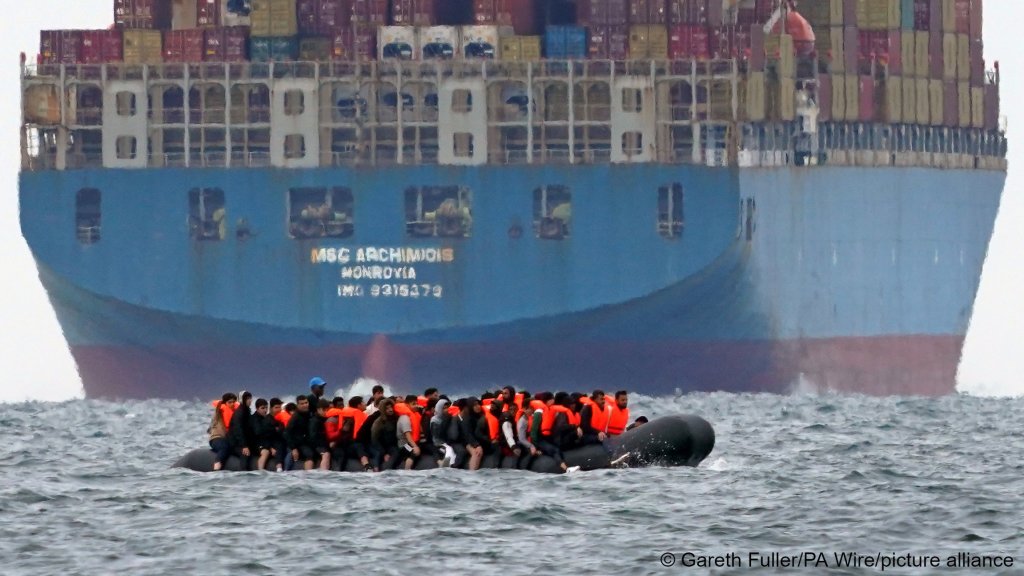 From file: A group of people thought to be migrants cross the Channel in a small boat traveling from the coast of France and heading in the direction of Dover, Kent, England, Tuesday Aug. 29, 2023 | Photo: Gareth Fuller / picture alliance / Associated Press