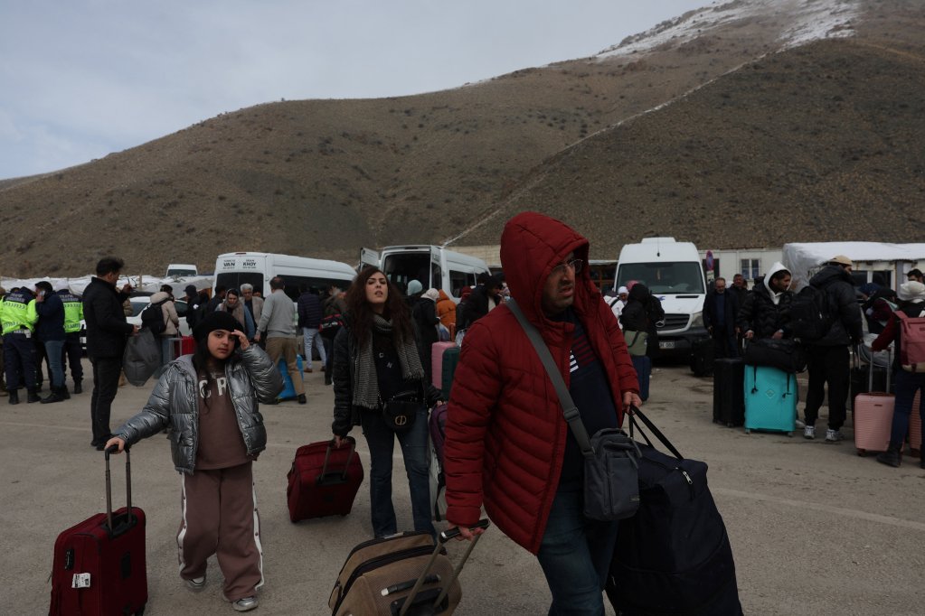 Iranian refugees fleeing the fighting in Iran's Van province on the border with Turkey. March 2, 2026 | Photo: Reuters
