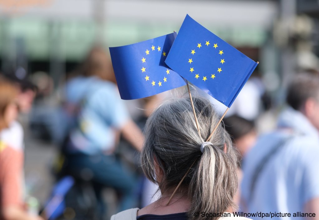 From file: Many of the right-wing parties to make gains in the elections call things like solidarity into question, when it comes to a distribution system for migrants across the bloc | Photo: Sebastian Willnow/dpa/picture alliance