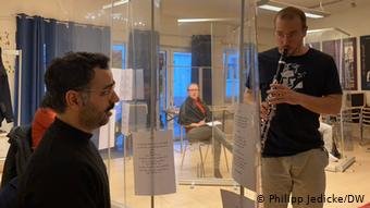 Saman Haddad a organisé et participé à l'atelier "1001 Takt" avec les musiciens de l’orchestre Beethoven. Crédit : P. Jedicke/DW
